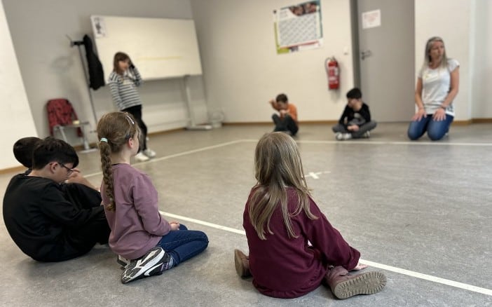 Workshop "Der Besuch - Ein Bilderbuch wird lebendig" mit Kindern der Grundschule Goetheschule Mainz
